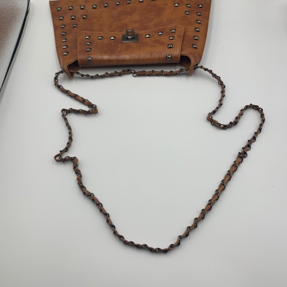 Vintage style boho brown camel rivet-studded chain biker shoulder crossbody bag - Picture 12 of 12